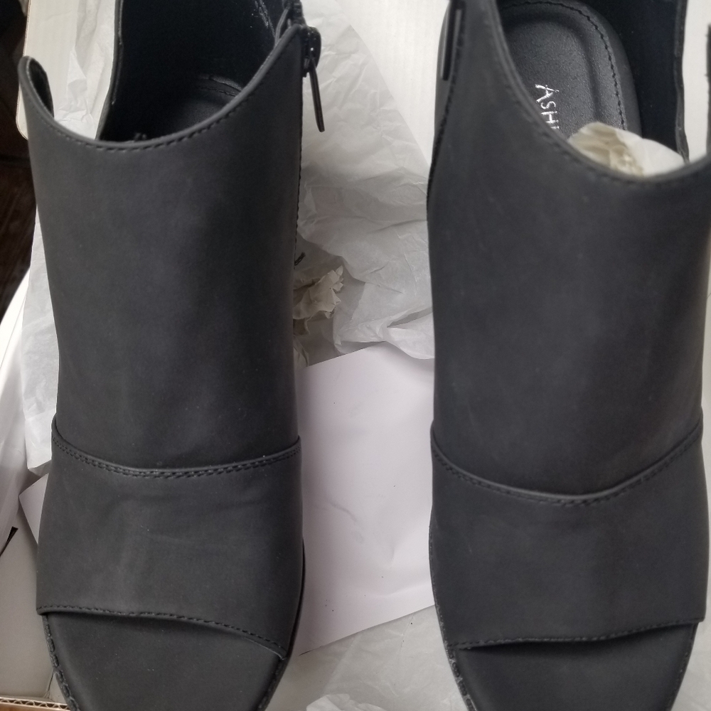 Women's Sz-9  Black Ashley Stewart Open Toe Shoes Boots